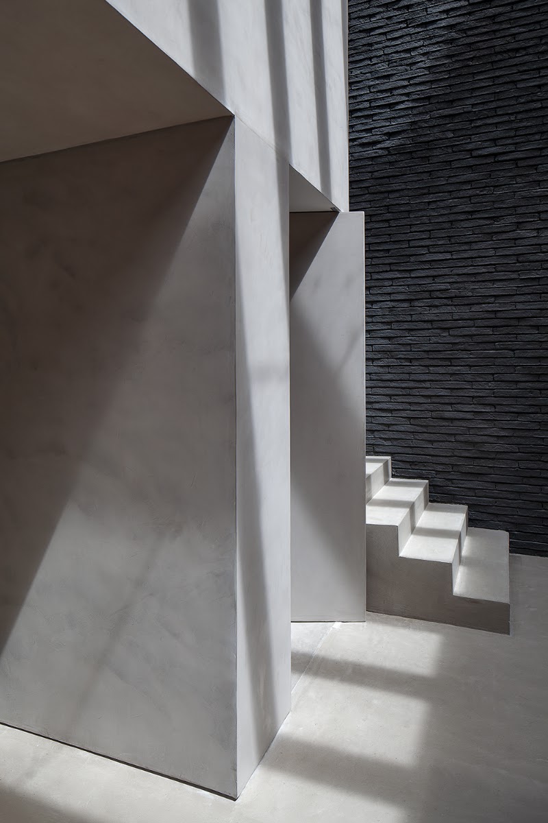 Molteni&C Flagship Store by Schaller, Bogota — photograph by Mateo Pérez for DE NUTTE STUDIO