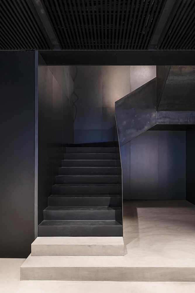 Minotti Flagship by Schaller, Bogota — photograph by Mateo Pérez for DE NUTTE STUDIO