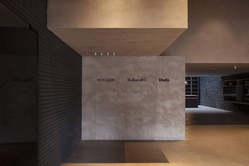 Molteni&C Flagship Store by Schaller, Bogota — photograph by Mateo Pérez for DE NUTTE STUDIO