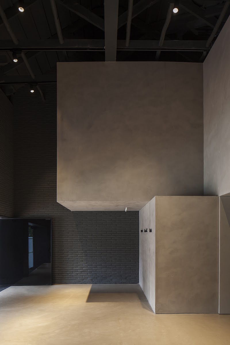 Molteni&C Flagship Store by Schaller, Bogota — photograph by Mateo Pérez for DE NUTTE STUDIO