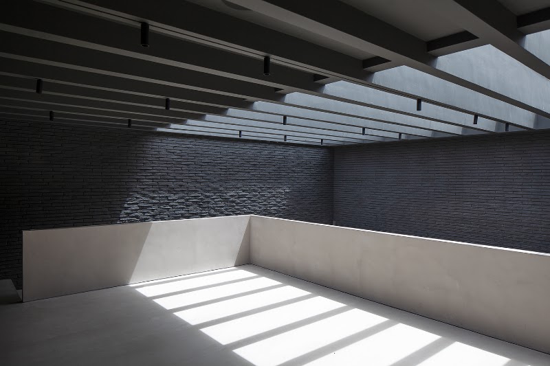 Molteni&C Flagship Store by Schaller, Bogota — photograph by Mateo Pérez for DE NUTTE STUDIO