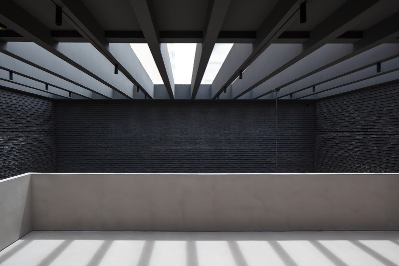 Molteni&C Flagship Store by Schaller, Bogota — photograph by Mateo Pérez for DE NUTTE STUDIO