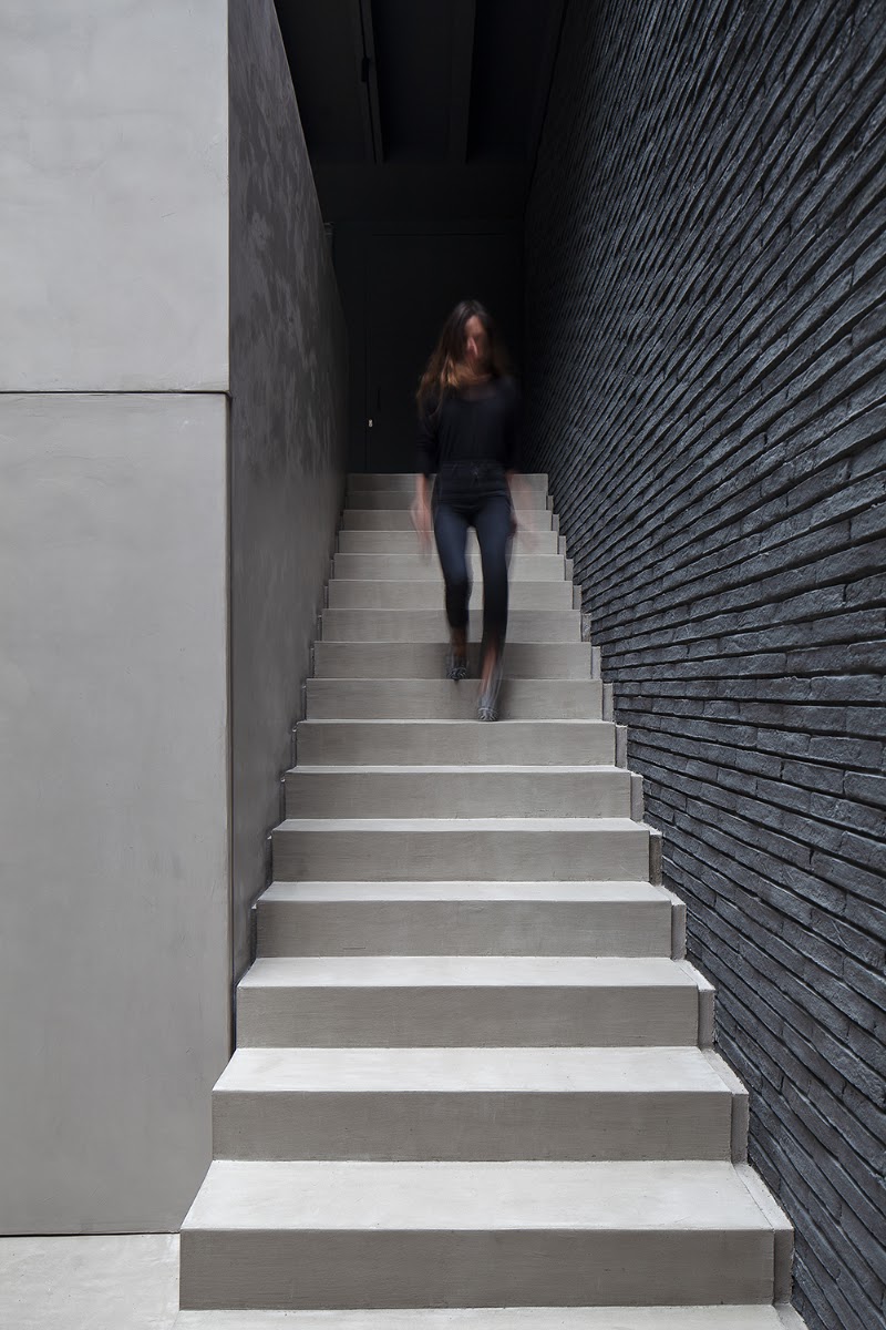 Molteni&C Flagship Store by Schaller, Bogota — photograph by Mateo Pérez for DE NUTTE STUDIO